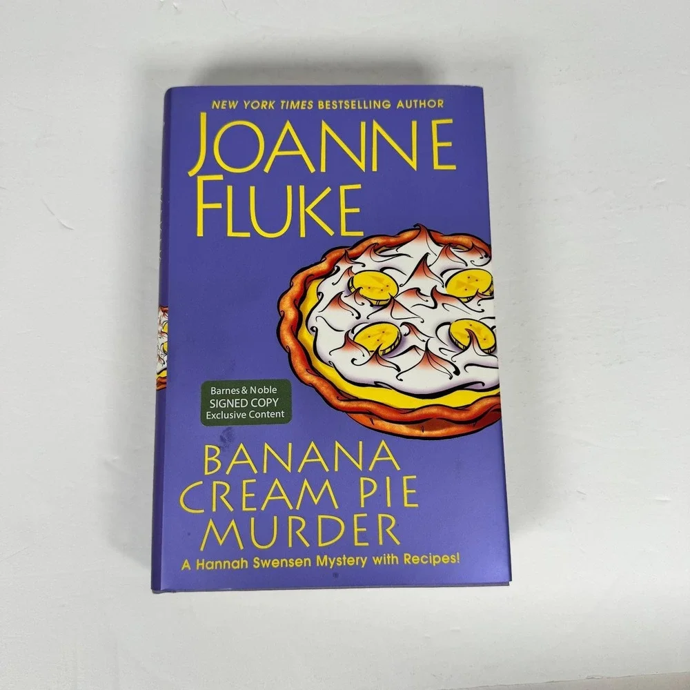 Banana Cream Pie Murder Joanne Fluke 2017‎ First Edition Signed Mystery